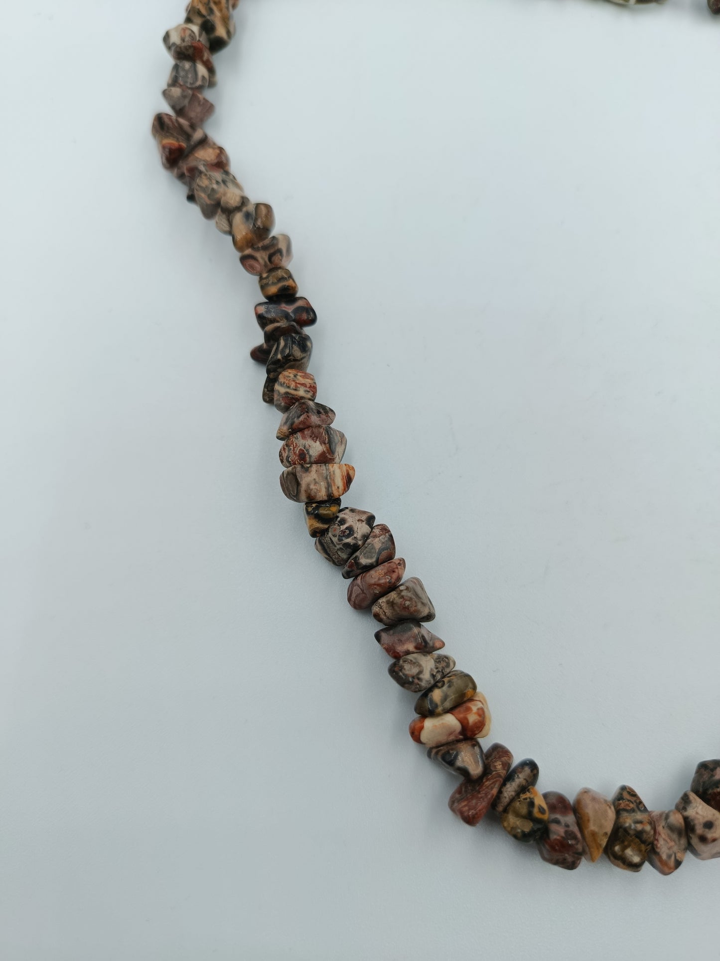 Halskette aus Natursteinen