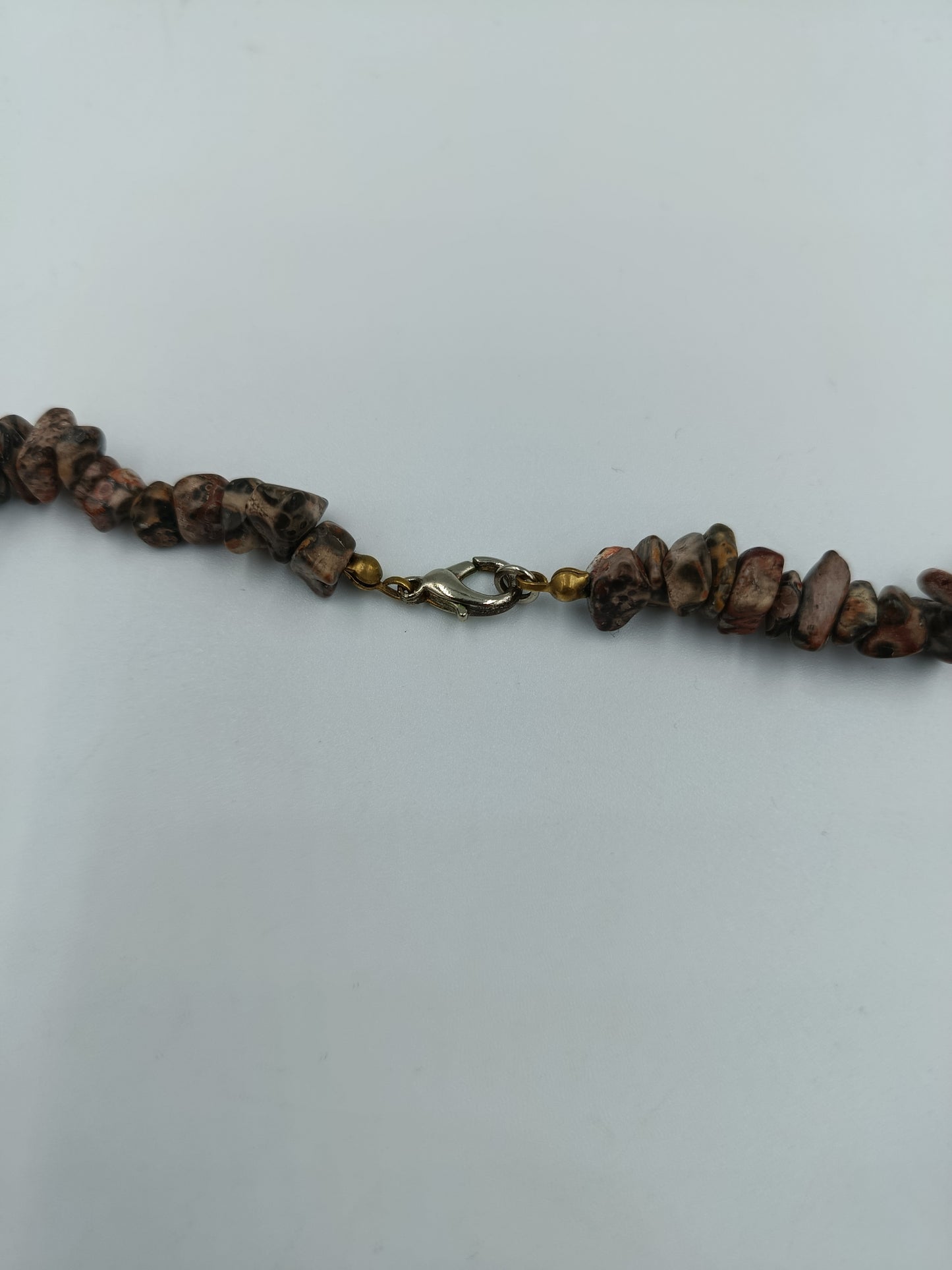 Halskette aus Natursteinen