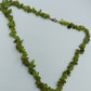 Halskette aus grünen Naturstein-Splittern