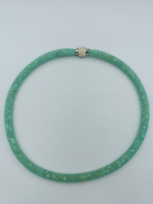 Modische Collier-Kette in Türkis mit Strass-Magnetverschluss