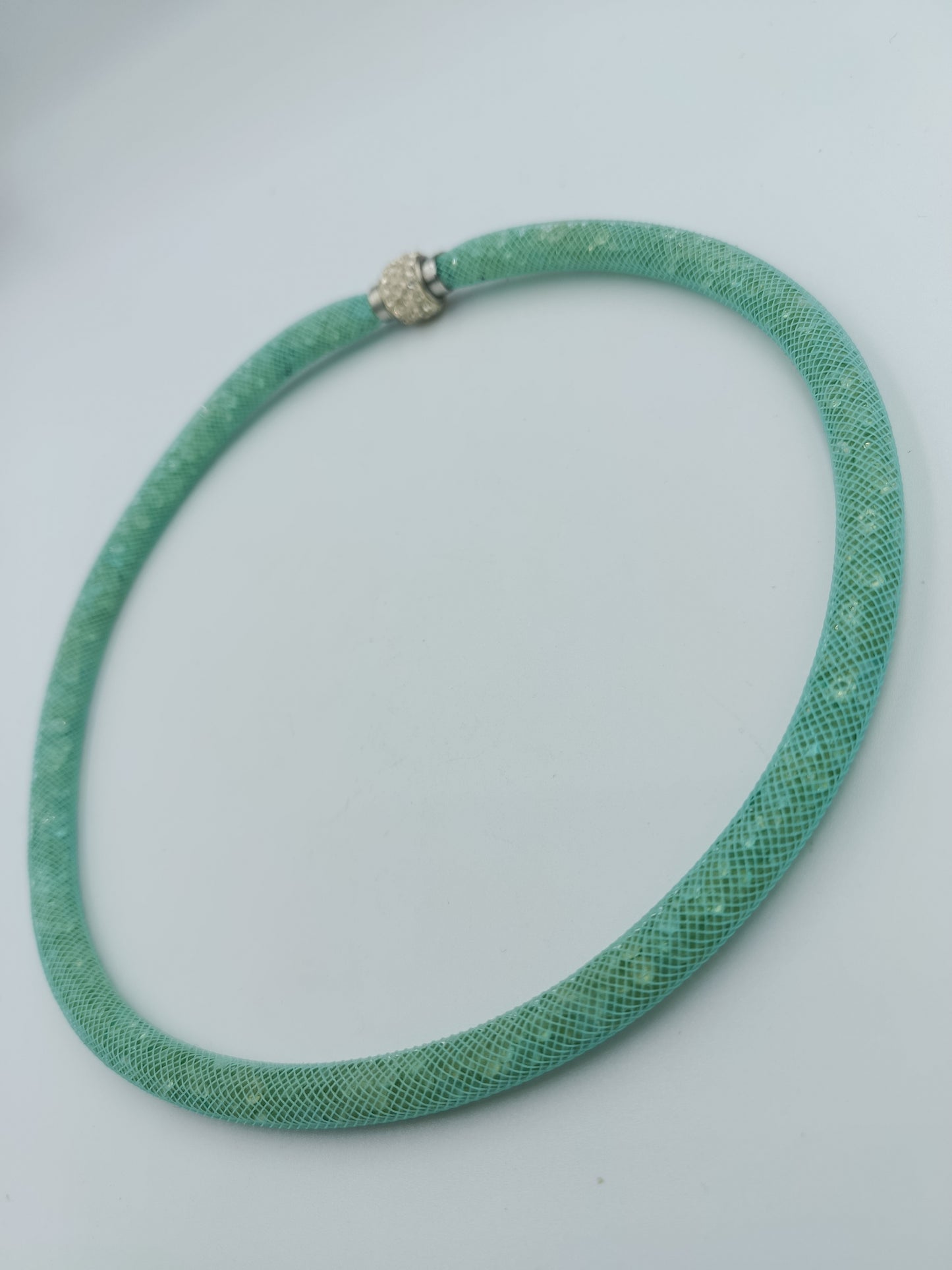 Modische Collier-Kette in Türkis mit Strass-Magnetverschluss