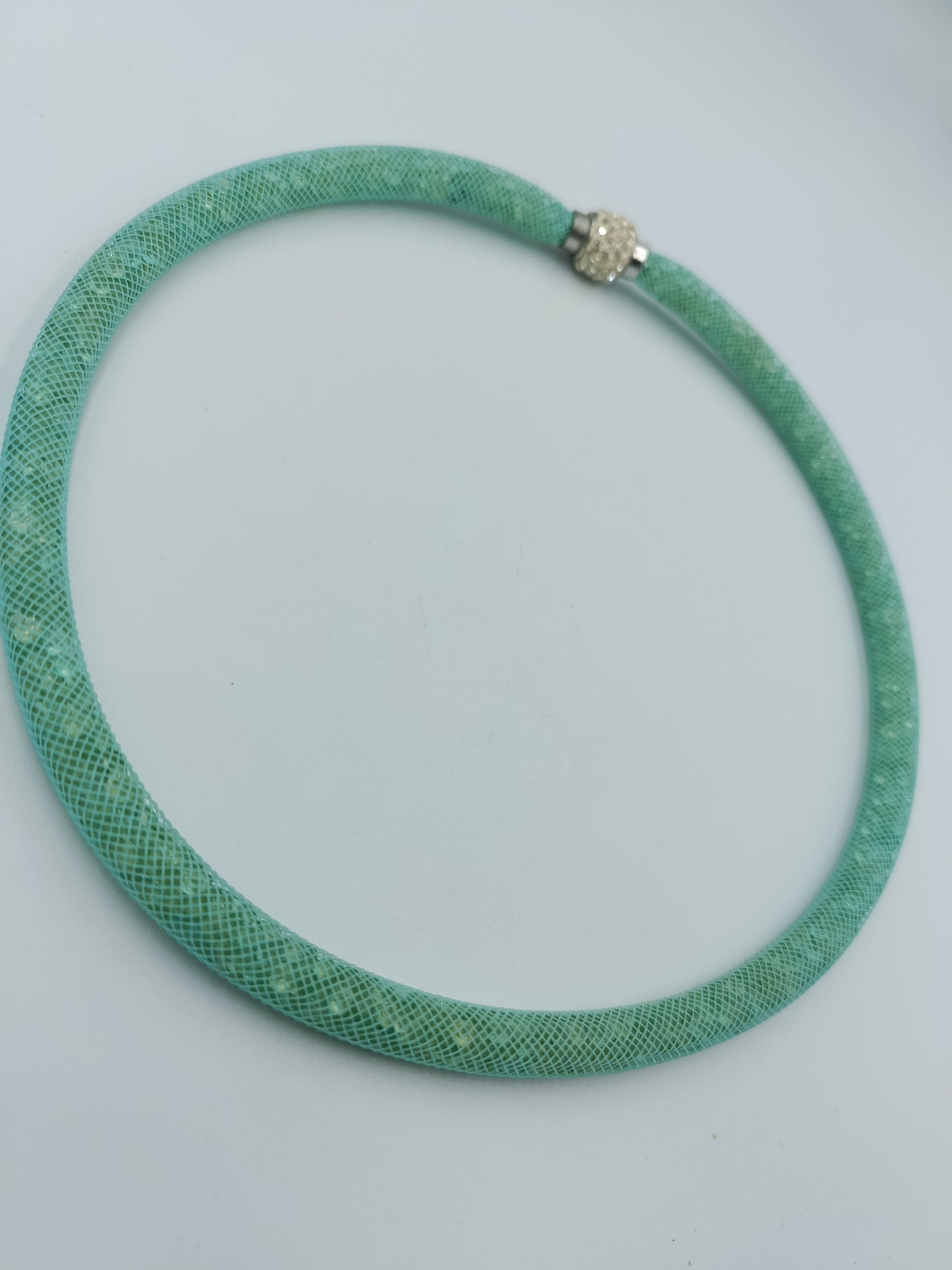 Modische Collier-Kette in Türkis mit Strass-Magnetverschluss