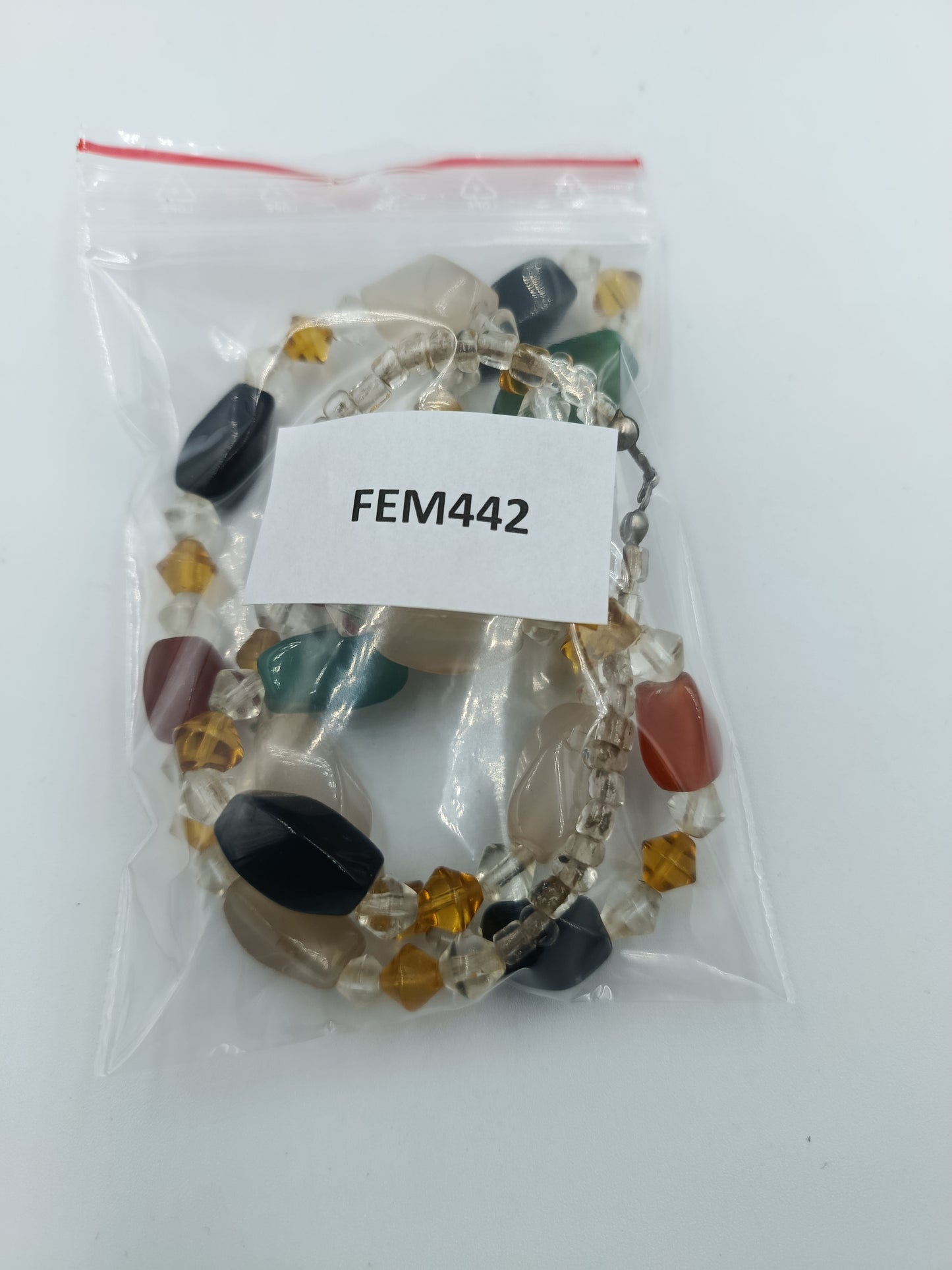 Lange Kette mit bunten Schmucksteinen