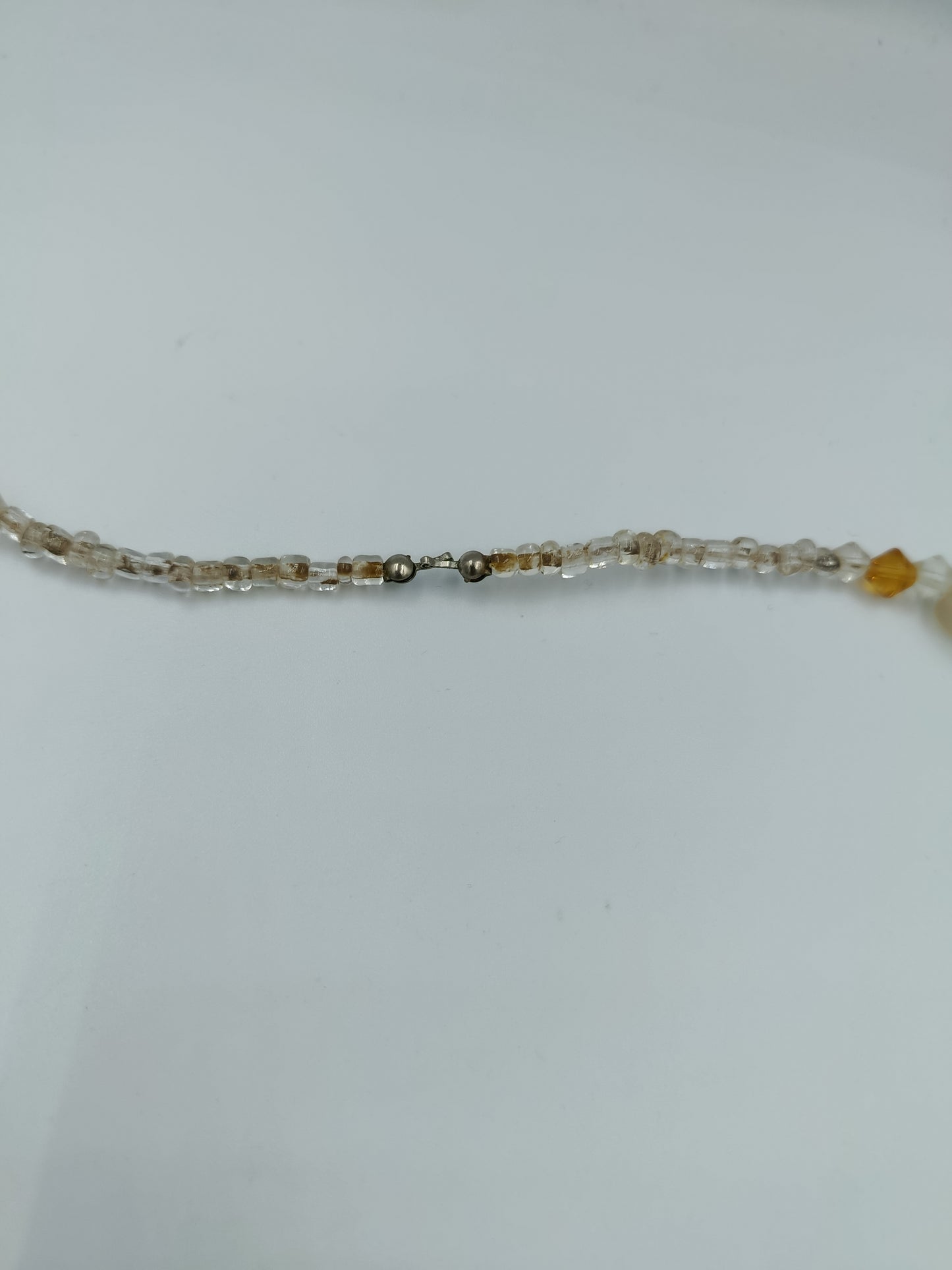 Lange Kette mit bunten Schmucksteinen