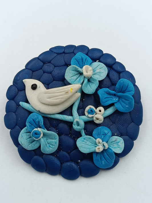 Handgefertigte Brosche mit Vogel- &amp; Blütendekor