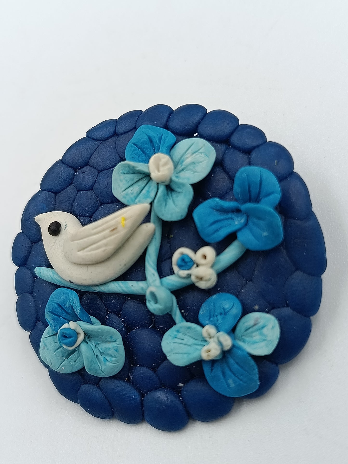 Handgefertigte Brosche mit Vogel- &amp; Blütendekor