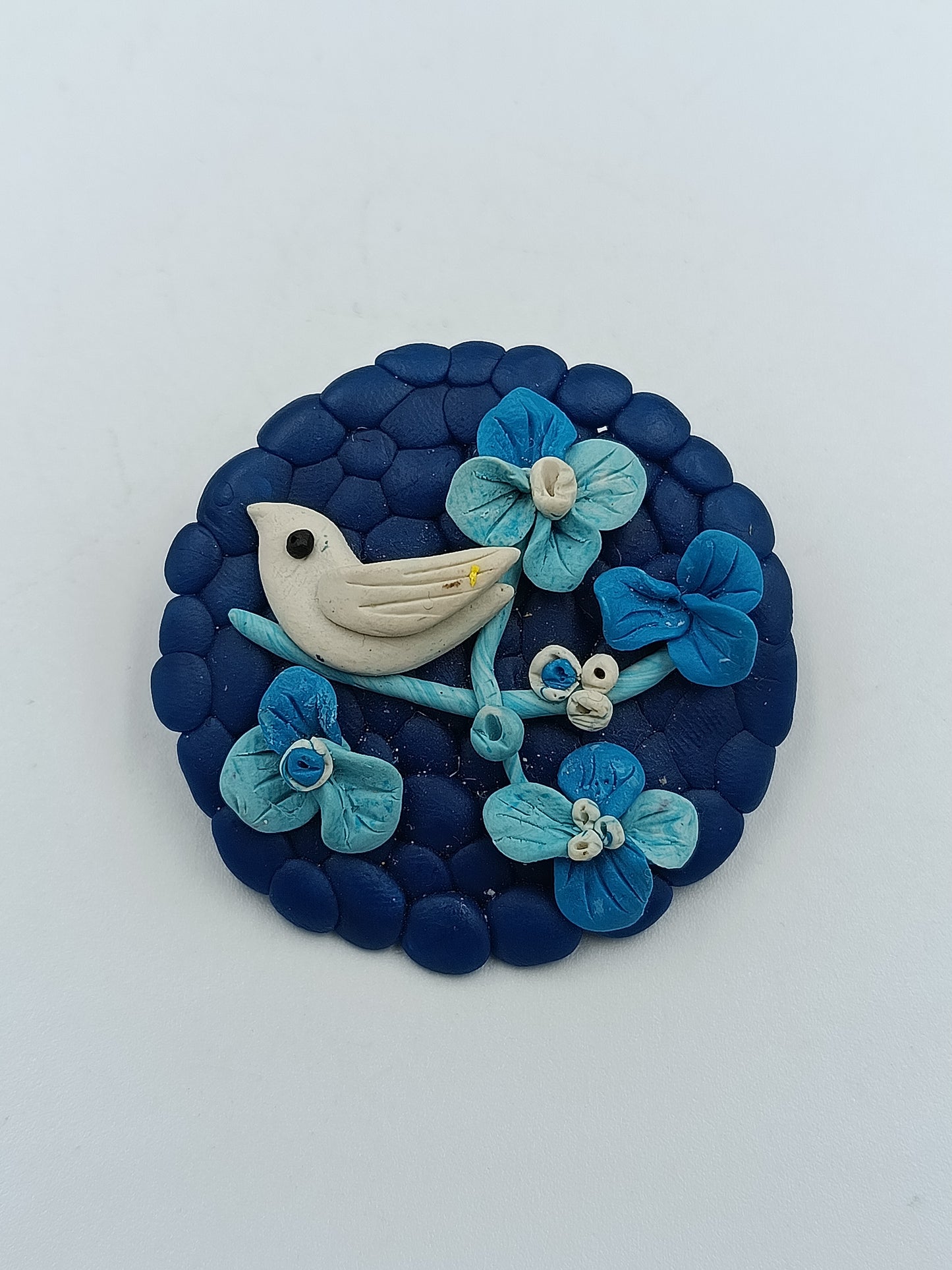 Handgefertigte Brosche mit Vogel- &amp; Blütendekor