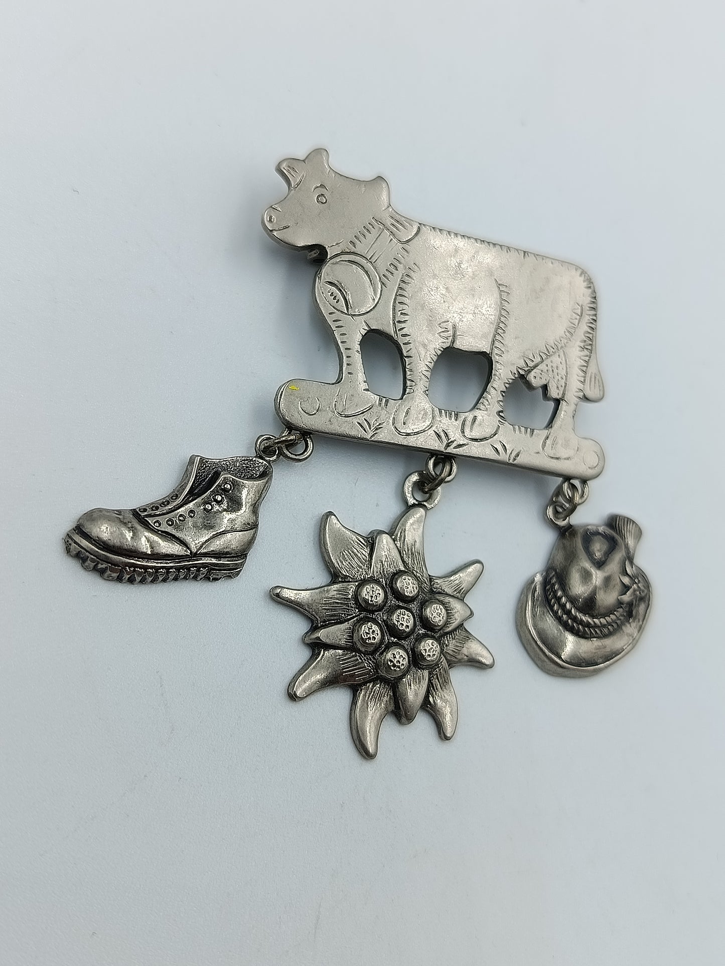 Trachtenbrosche „Kuh mit Anhängern“
