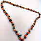 Halskette mit roten und schwarzen Steinchips