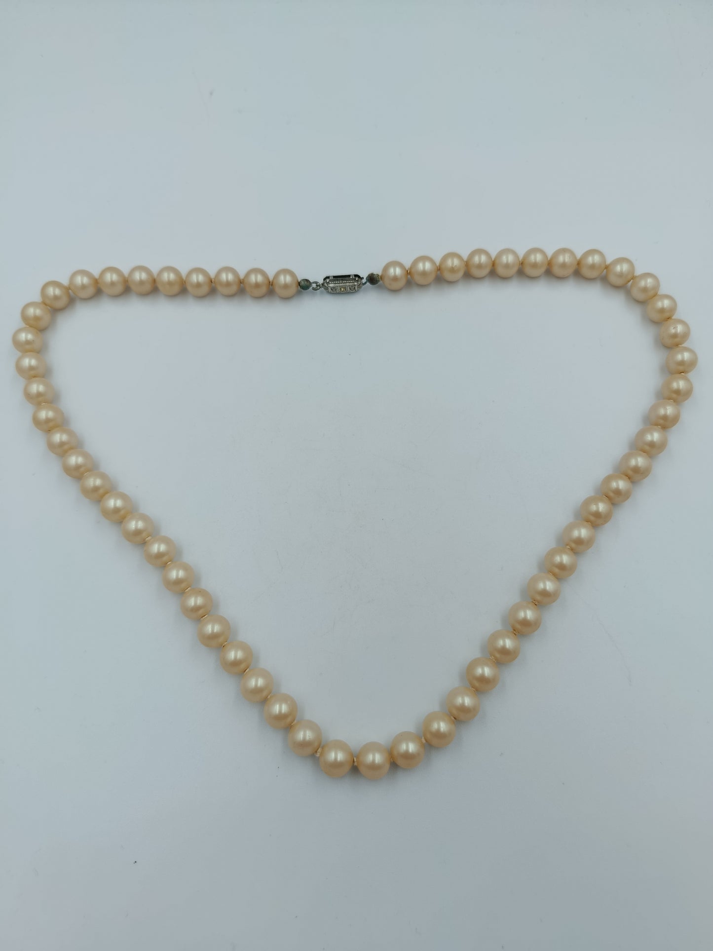 Elegante Perlenkette mit 835er Silberverschluss