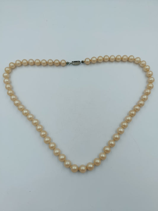 Elegante Perlenkette mit 835er Silberverschluss