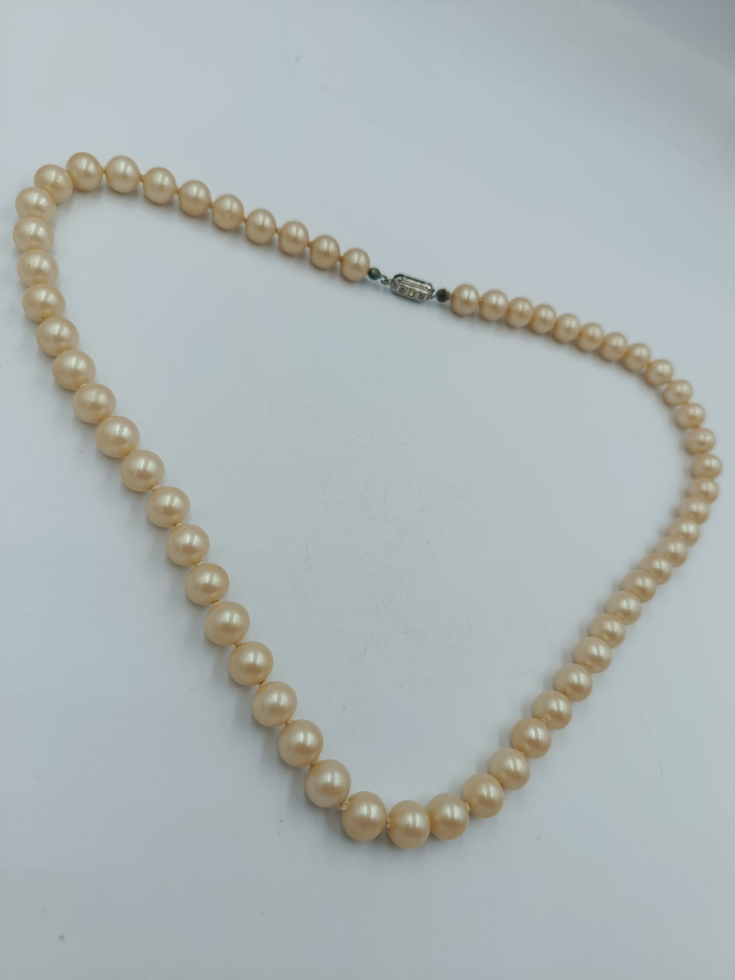 Elegante Perlenkette mit 835er Silberverschluss