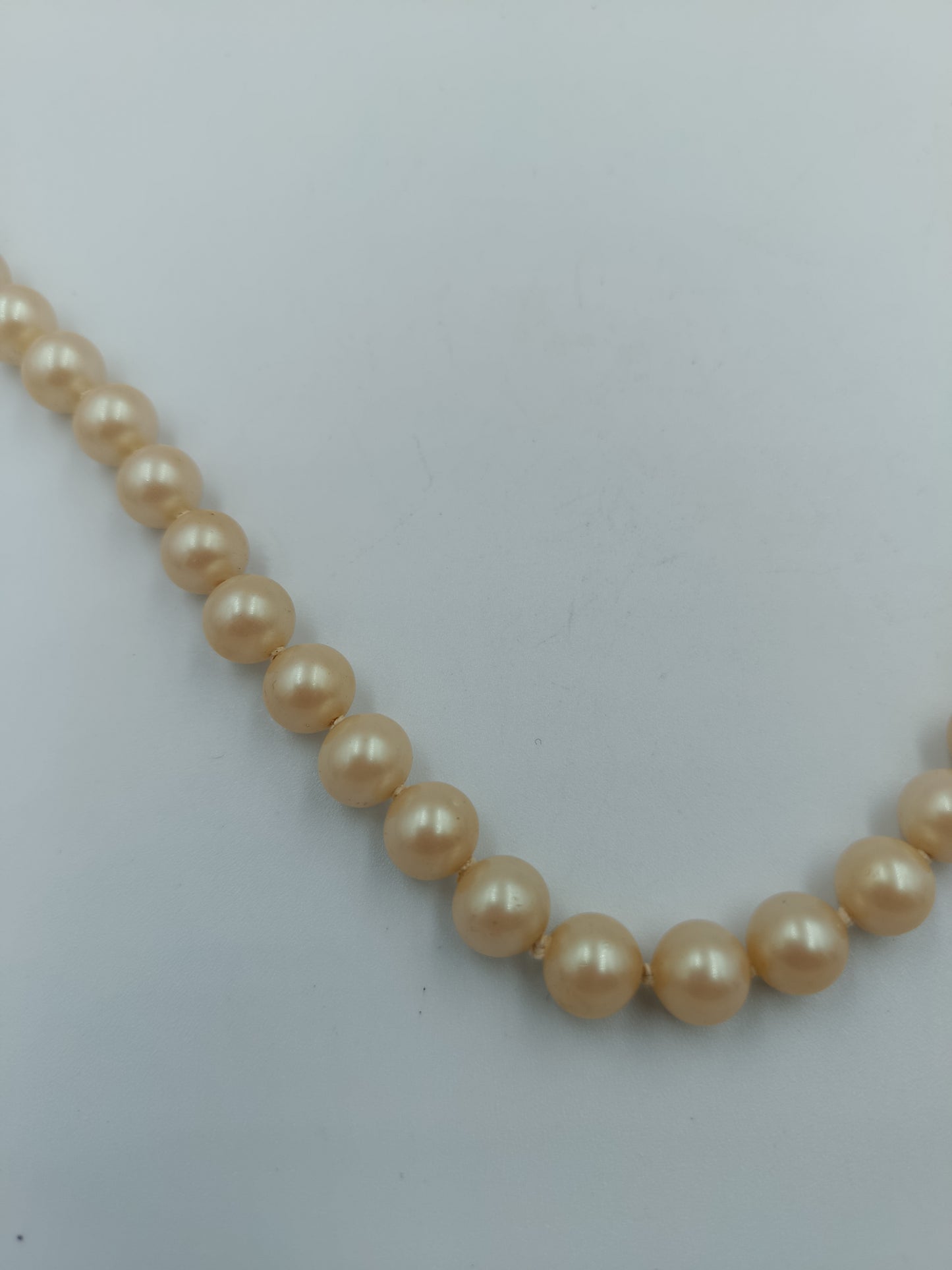 Elegante Perlenkette mit 835er Silberverschluss