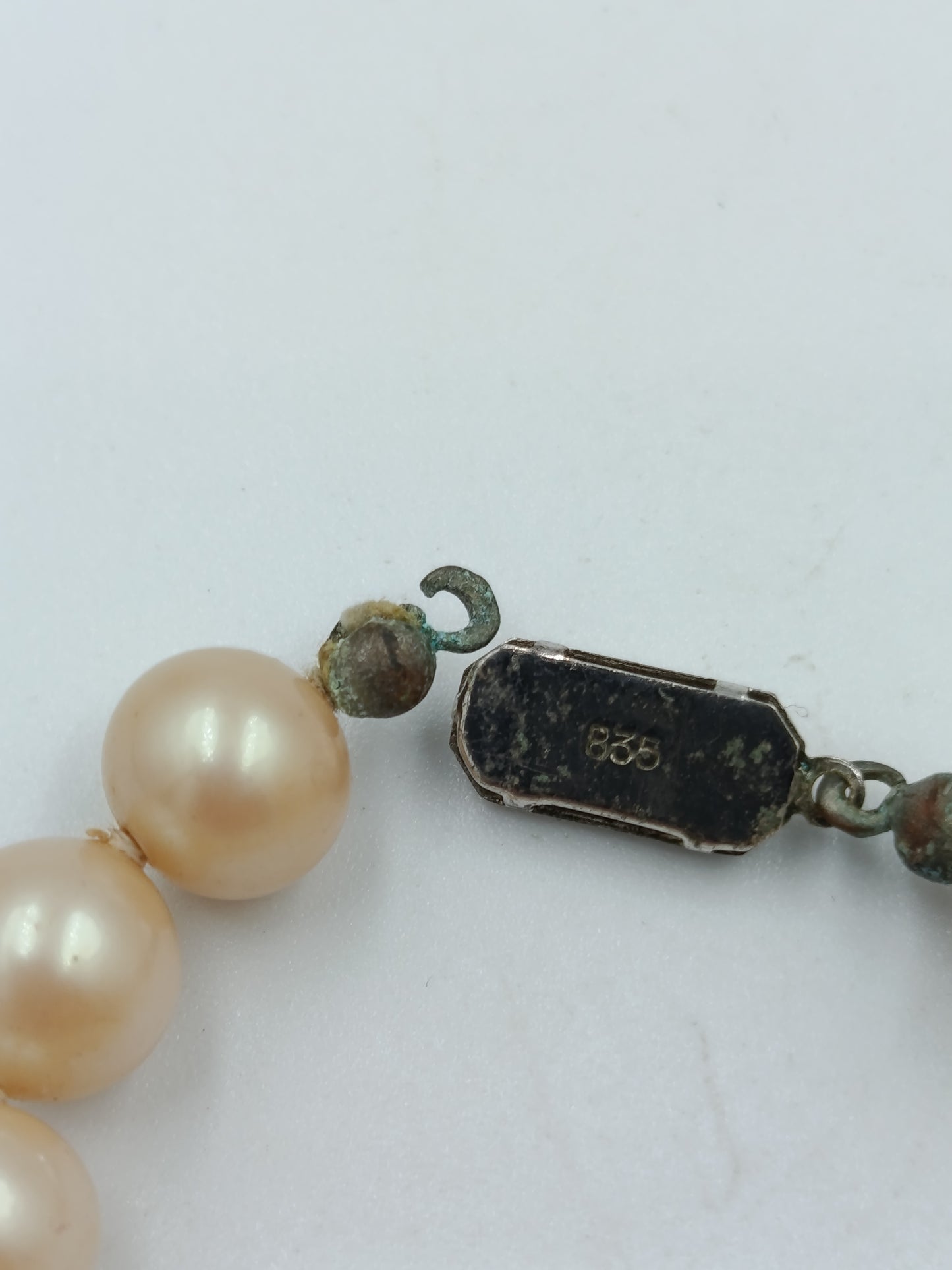 Elegante Perlenkette mit 835er Silberverschluss