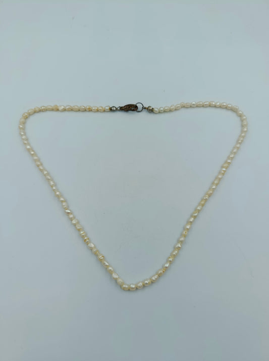 Feine Perlenkette mit zarten Süßwasserperlen