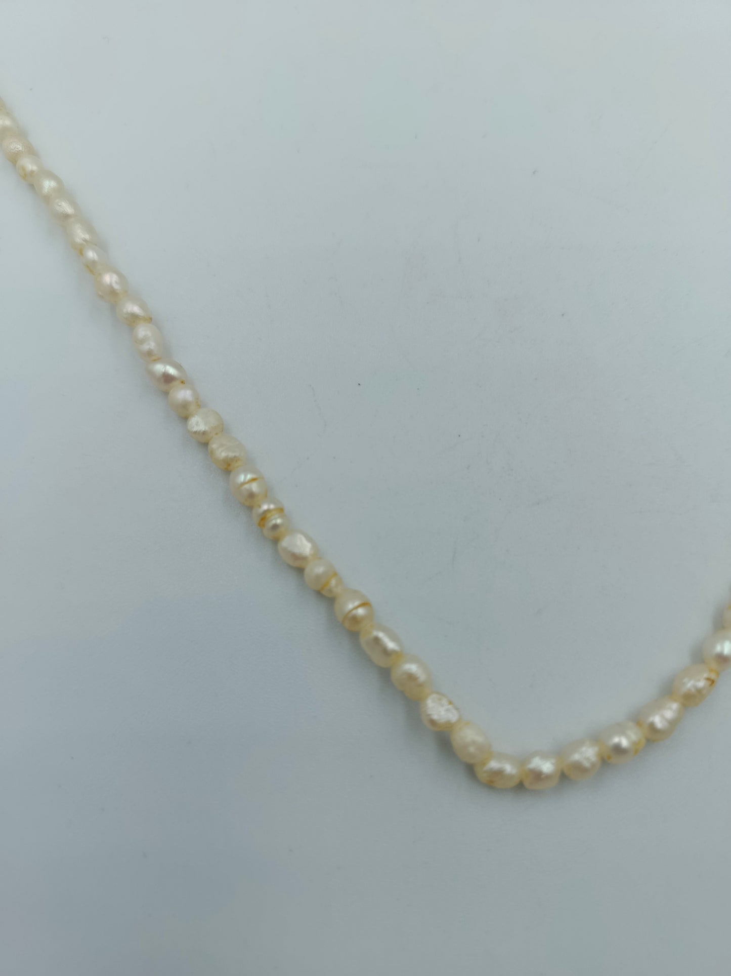 Feine Perlenkette mit zarten Süßwasserperlen