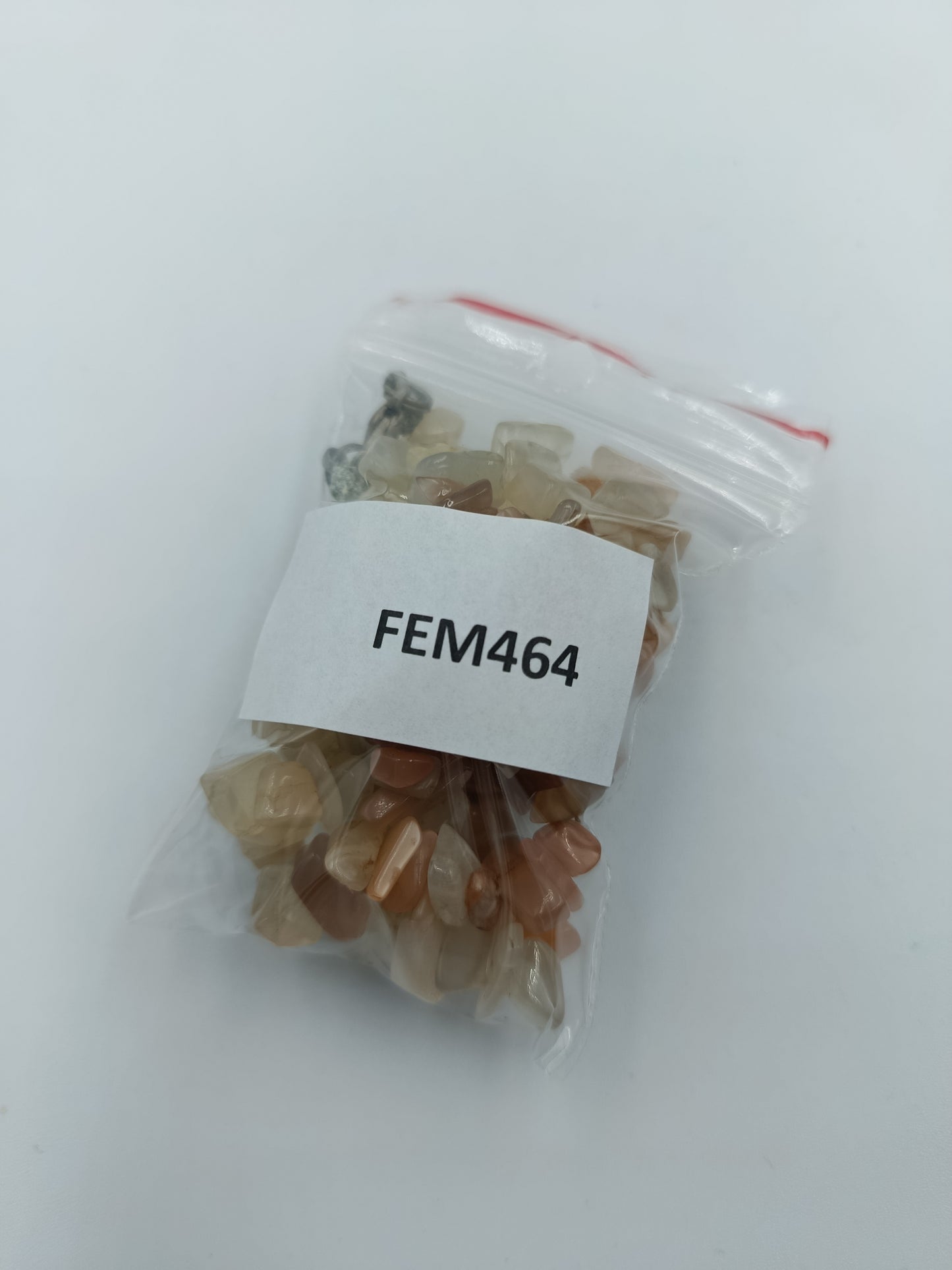 Halskette aus Edelstein-Splittern in warmen Tönen