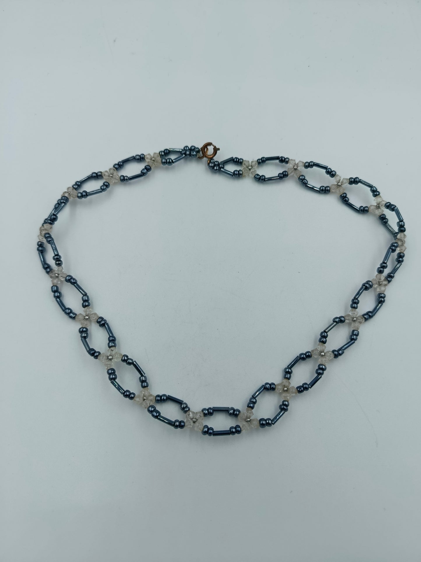 Glasperlenkette in Schwarz-Silber-Optik mit Kristallperlen