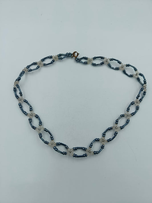 Glasperlenkette in Schwarz-Silber-Optik mit Kristallperlen