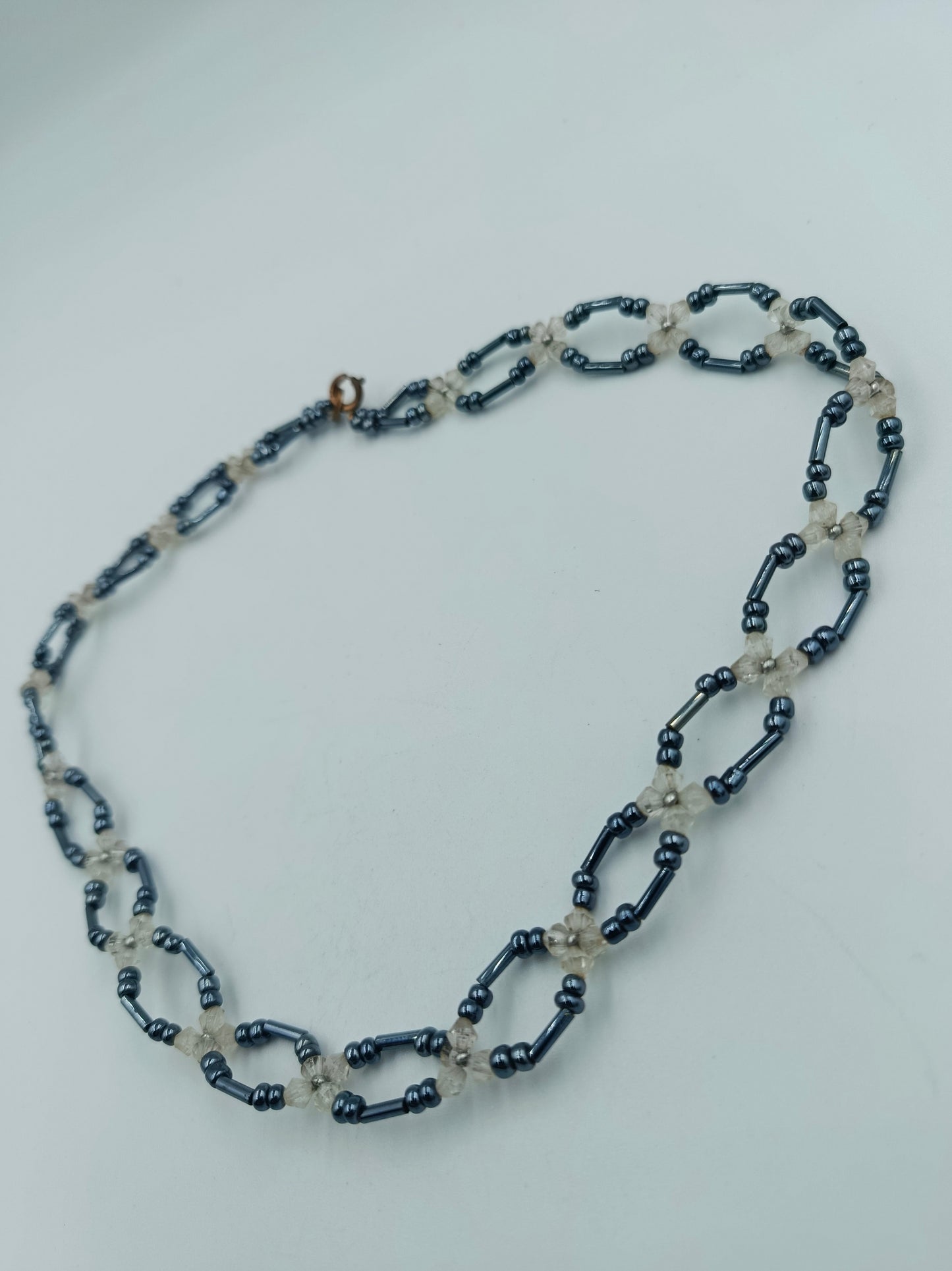 Glasperlenkette in Schwarz-Silber-Optik mit Kristallperlen