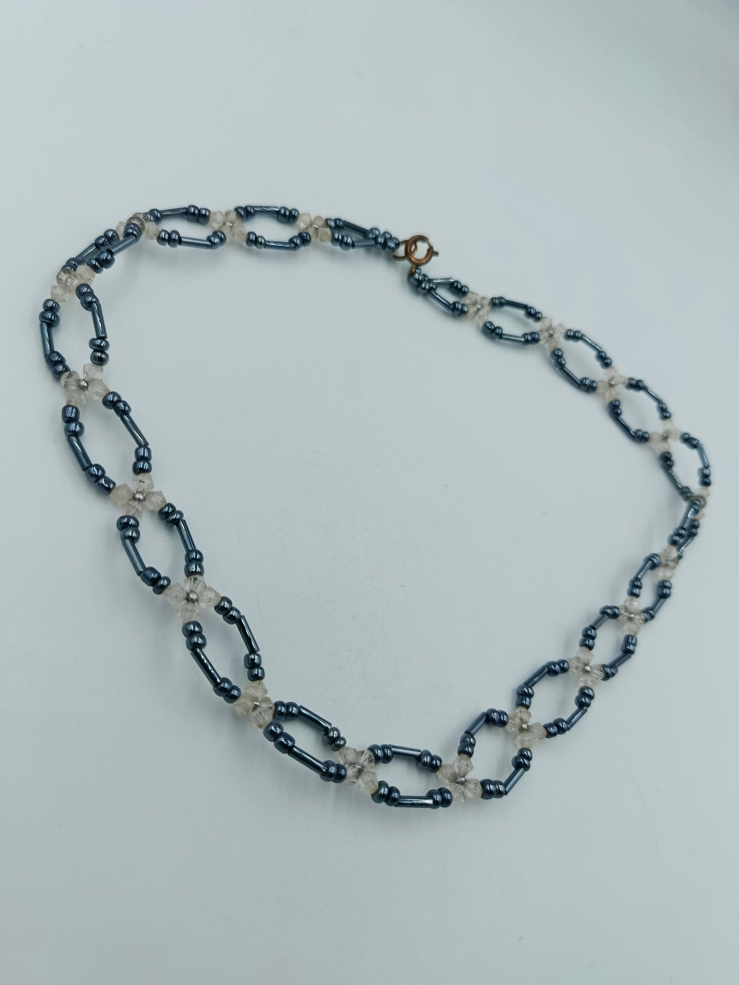 Glasperlenkette in Schwarz-Silber-Optik mit Kristallperlen