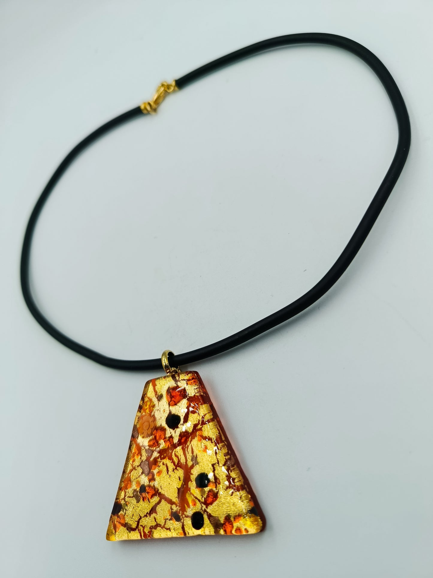 Moderne Designer-Kette mit Glaspendant