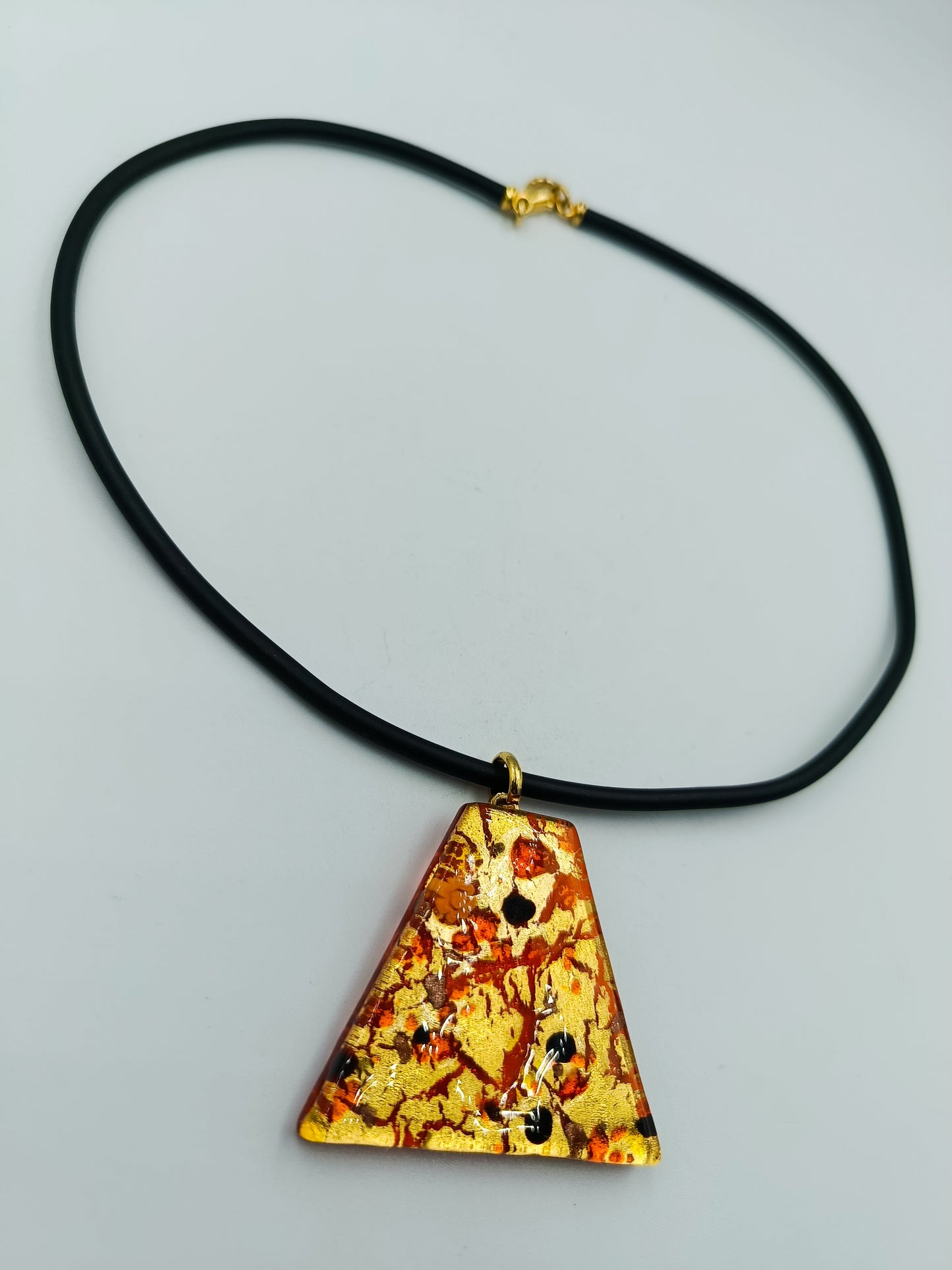 Moderne Designer-Kette mit Glaspendant