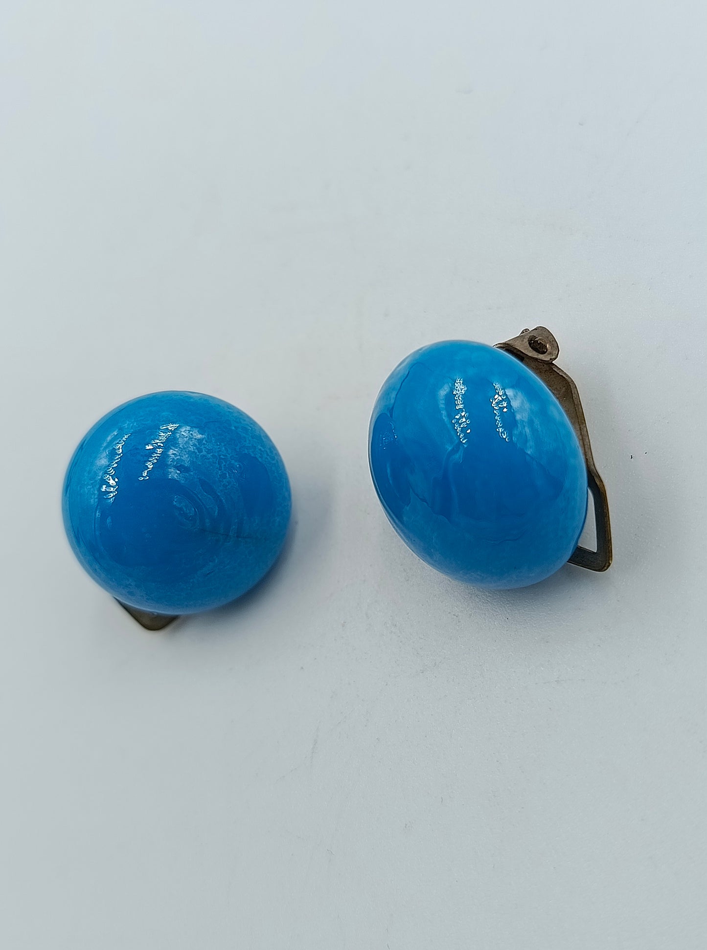 Vintage Ohrclips mit blauen Cabochons