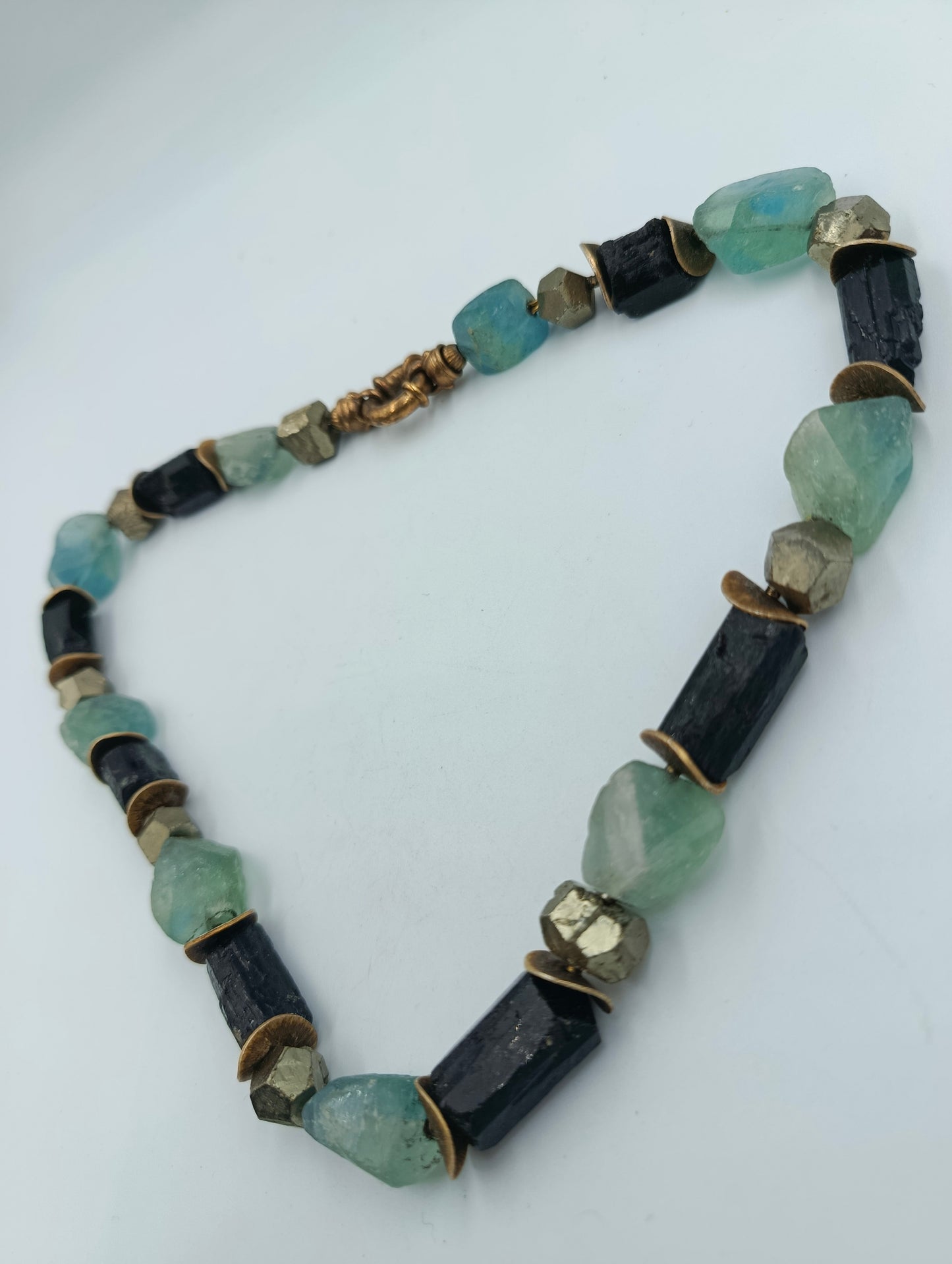Edelstein-Collier mit Aquamarin, Turmalin &amp; Pyrit
