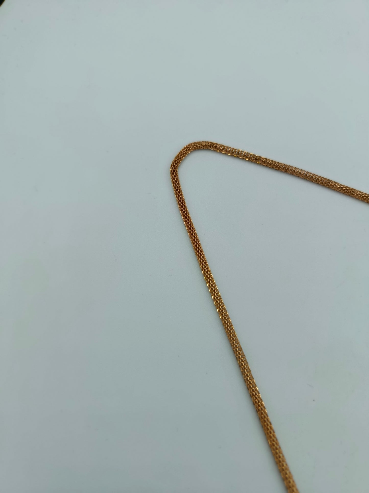 Vergoldete Kette mit Herzanhänger und Strassbesatz