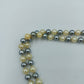 Zweireihige Perlenkette in Creme und Grau