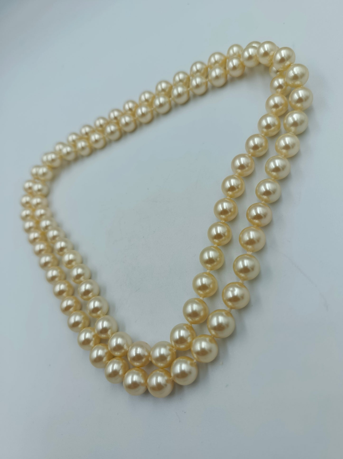 Zweireihige cremefarbene Perlenkette