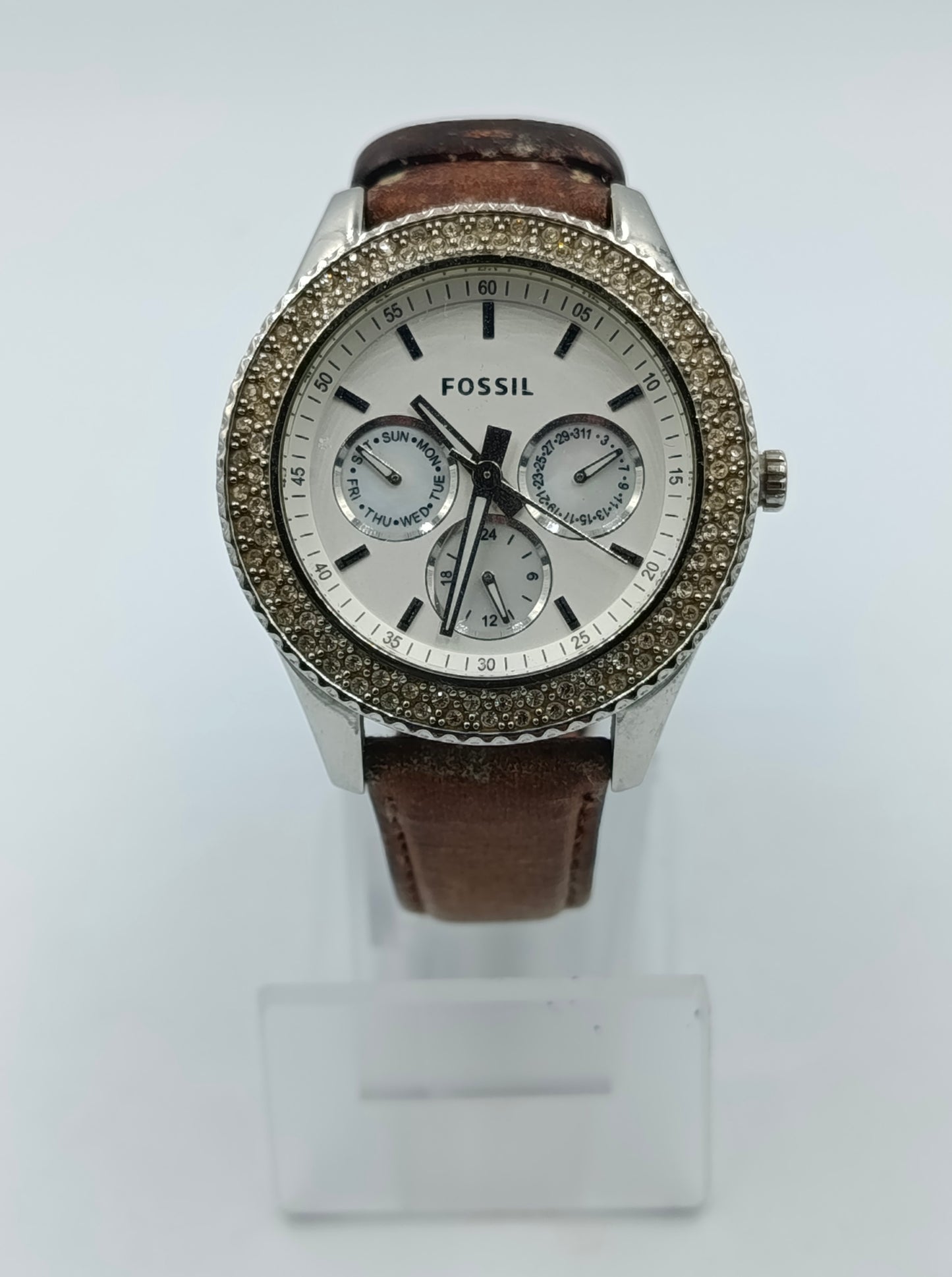 Fossil Herrenarmbanduhr mit Strassbesatz und Lederarmband