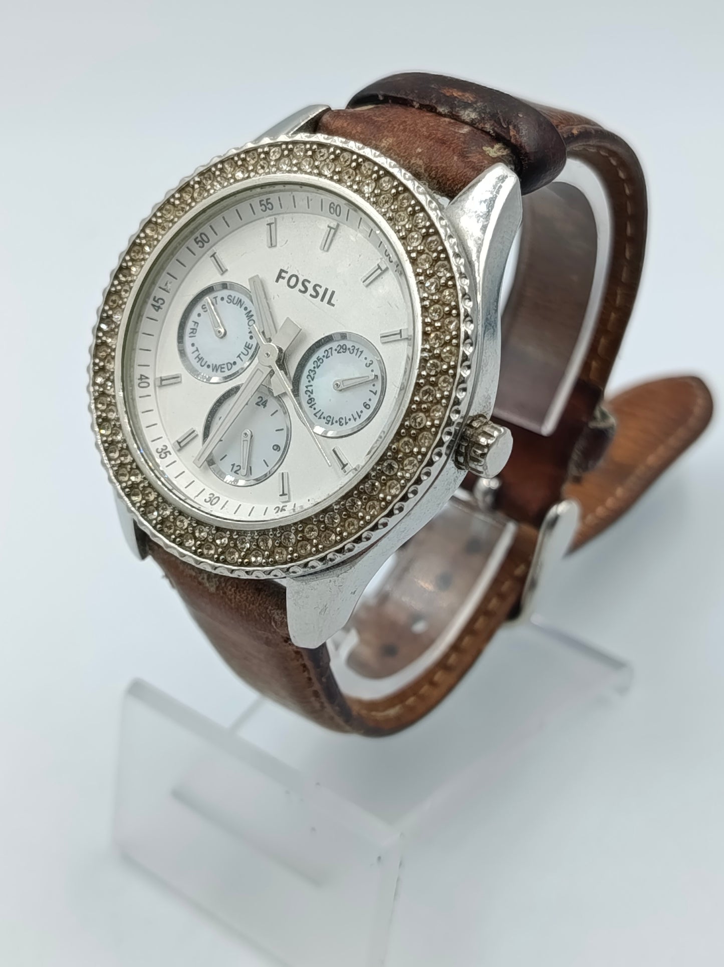 Fossil Herrenarmbanduhr mit Strassbesatz und Lederarmband