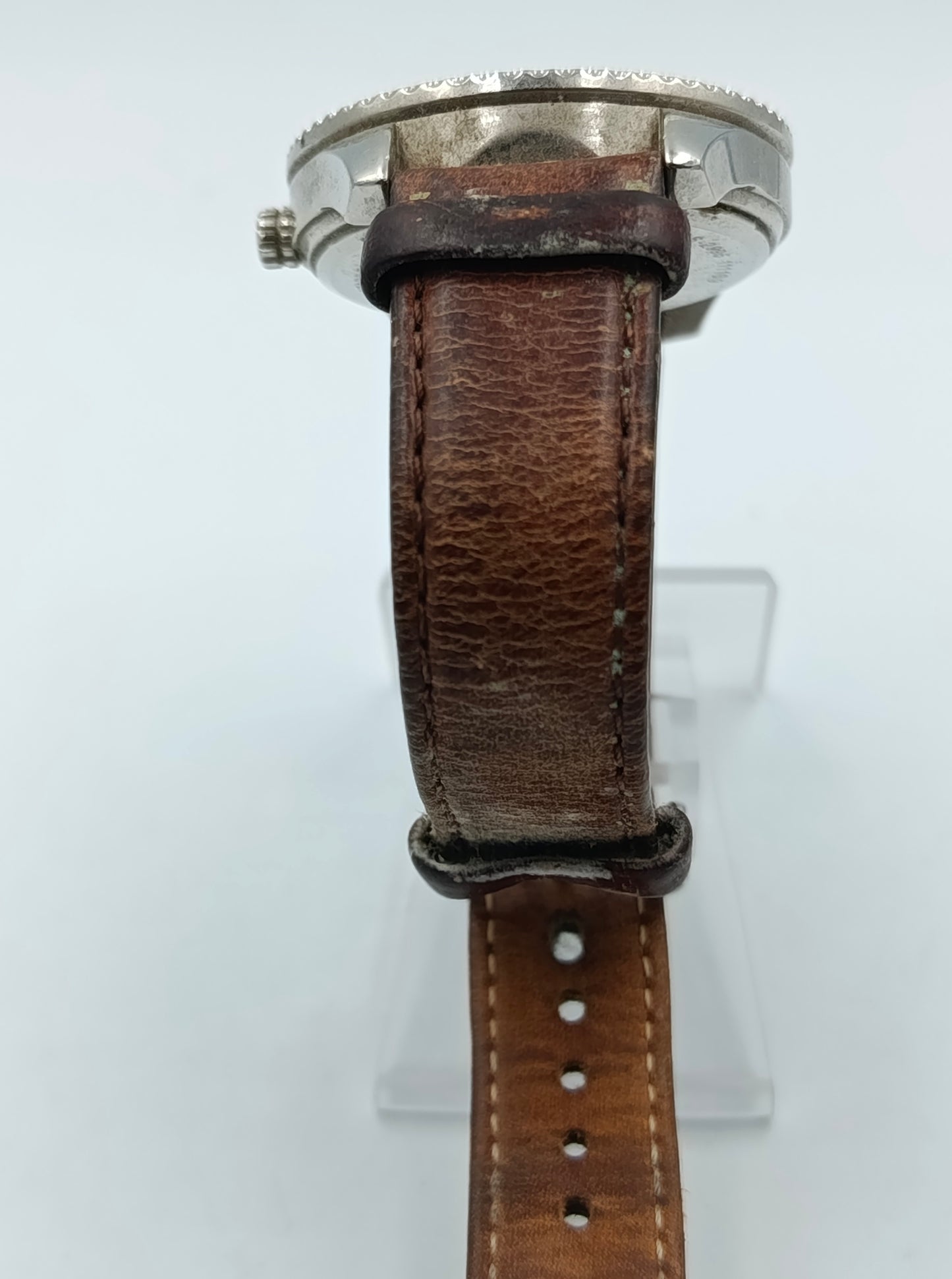 Fossil Herrenarmbanduhr mit Strassbesatz und Lederarmband