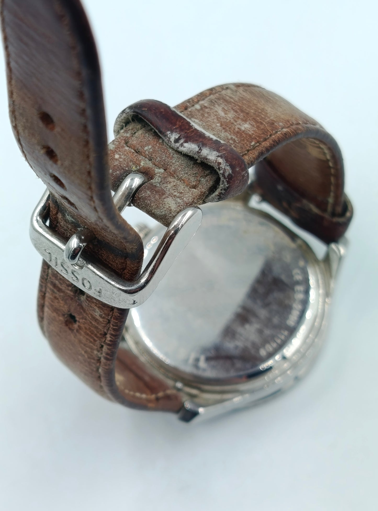 Fossil Herrenarmbanduhr mit Strassbesatz und Lederarmband