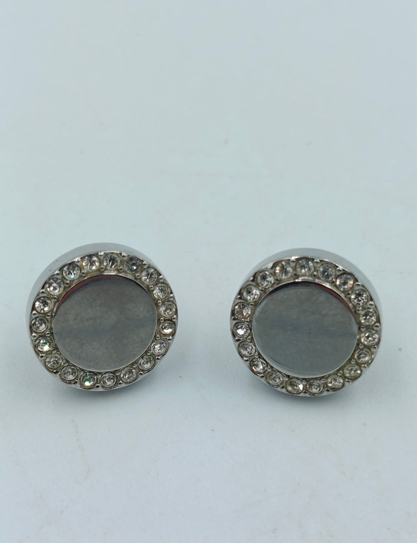 Ohrstecker silberfarben mit Strassrand