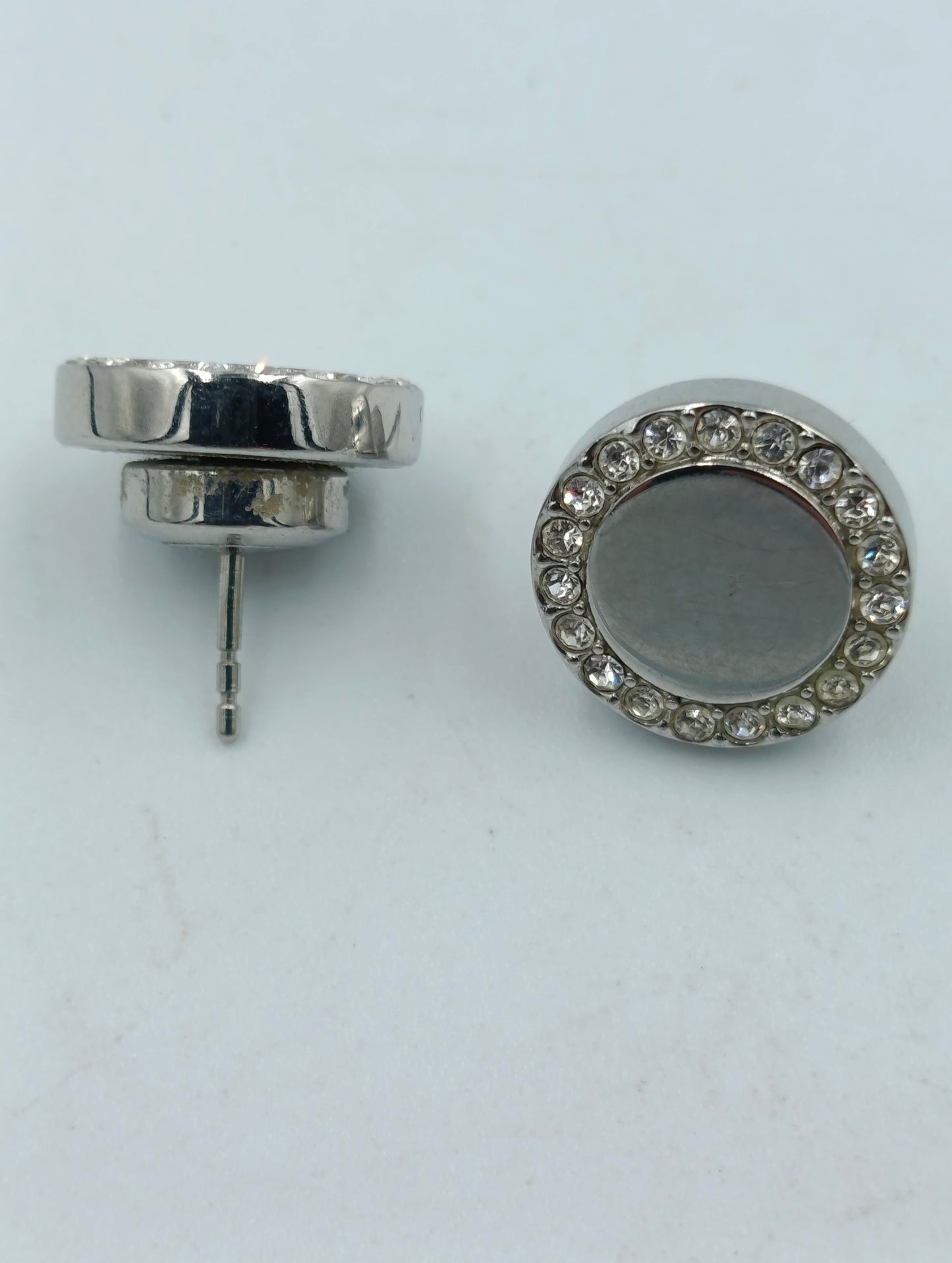 Ohrstecker silberfarben mit Strassrand