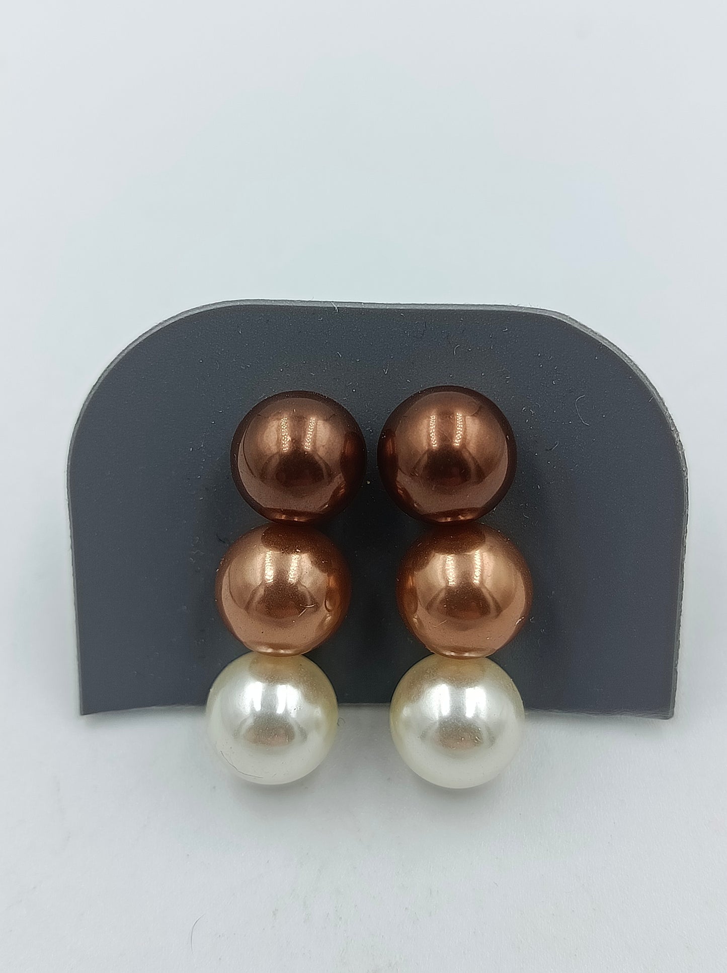 Ohrring-Set mit Perlenoptik in Braun und Weiß