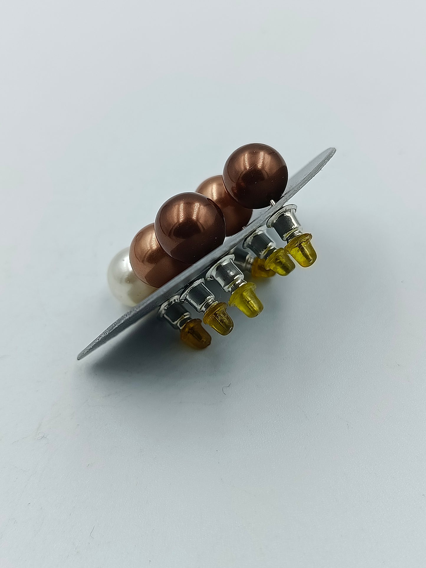 Ohrring-Set mit Perlenoptik in Braun und Weiß