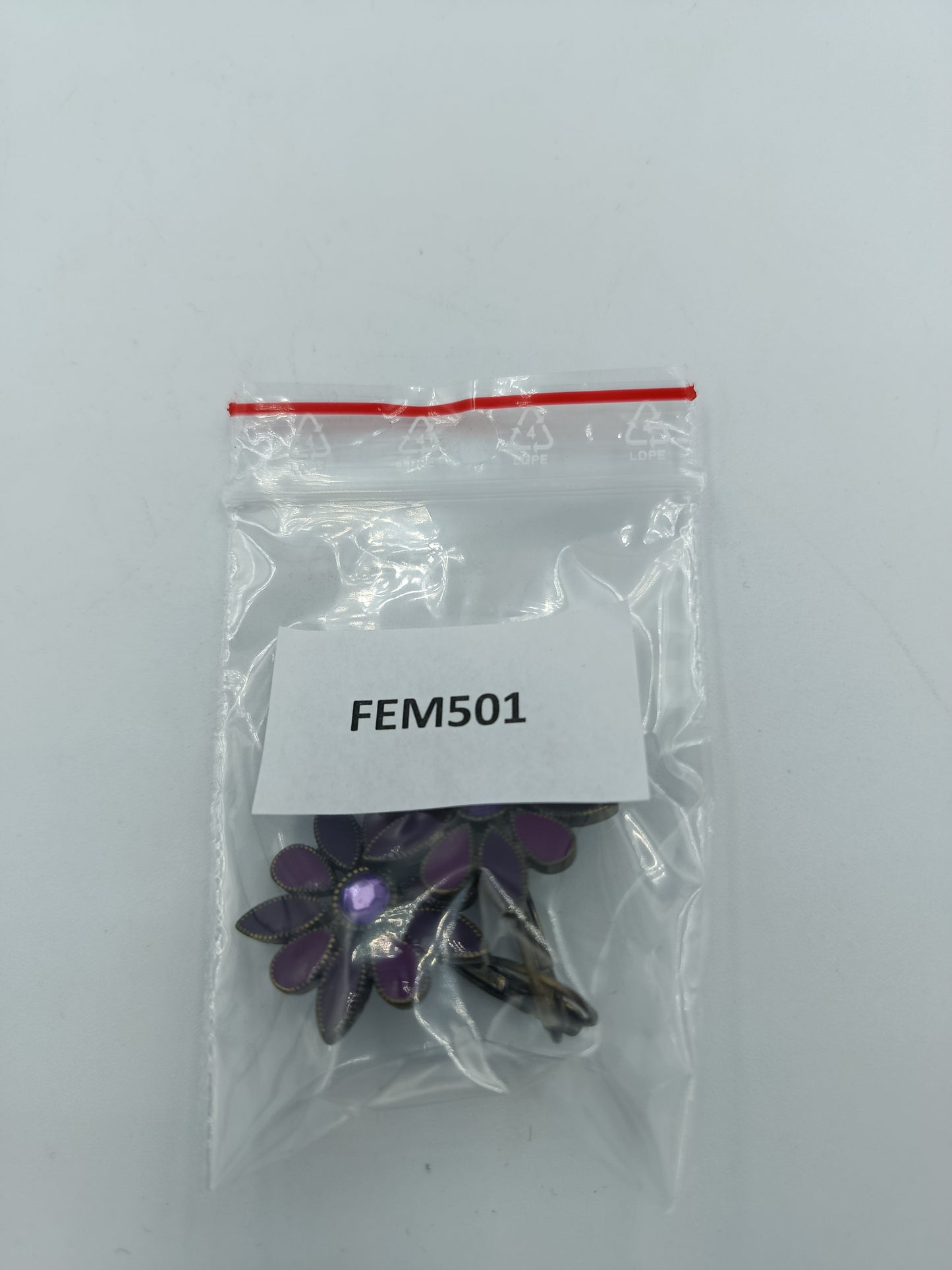 Blumenohrringe in Lila mit Vintage-Design