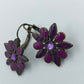Blumenohrringe in Lila mit Vintage-Design