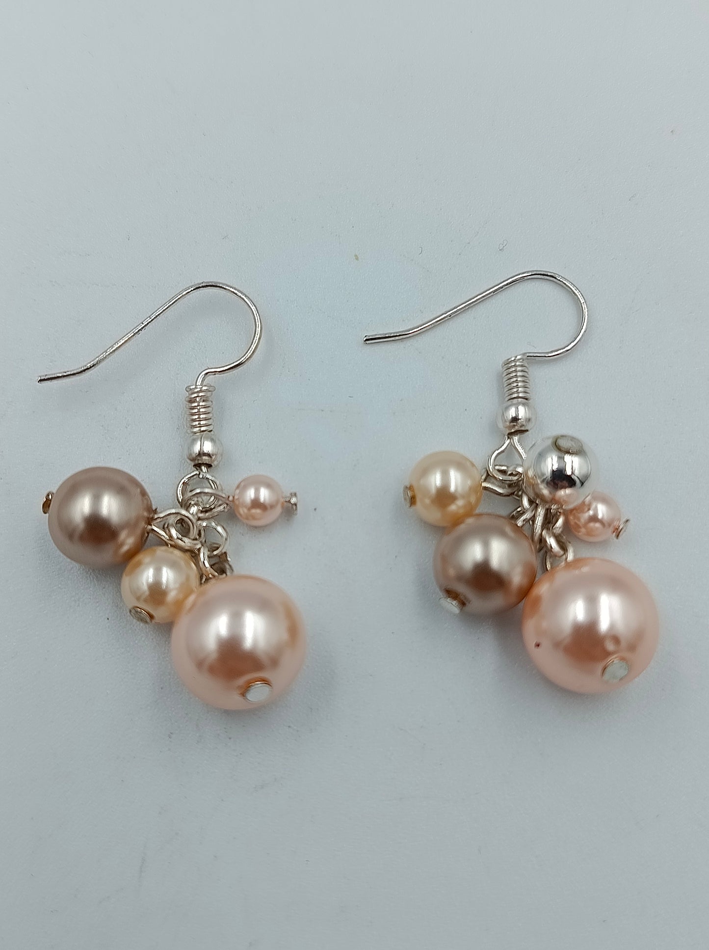 Perlenohrringe in Champagner und Rosé