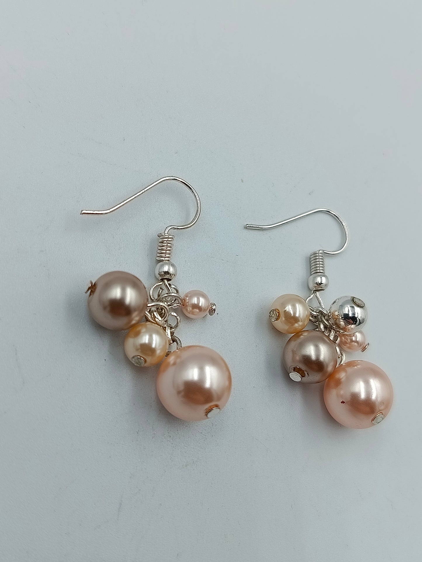 Perlenohrringe in Champagner und Rosé