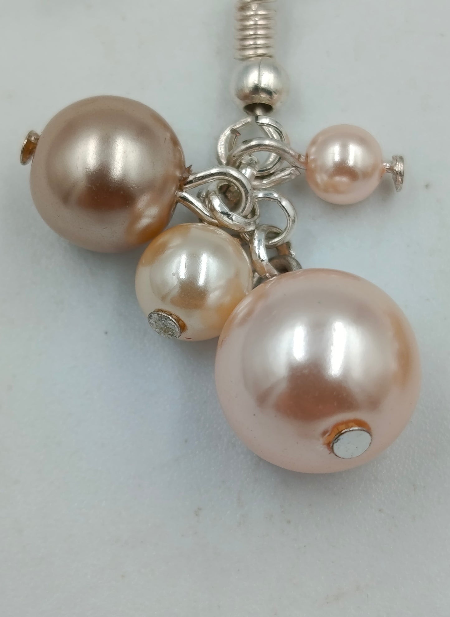 Perlenohrringe in Champagner und Rosé