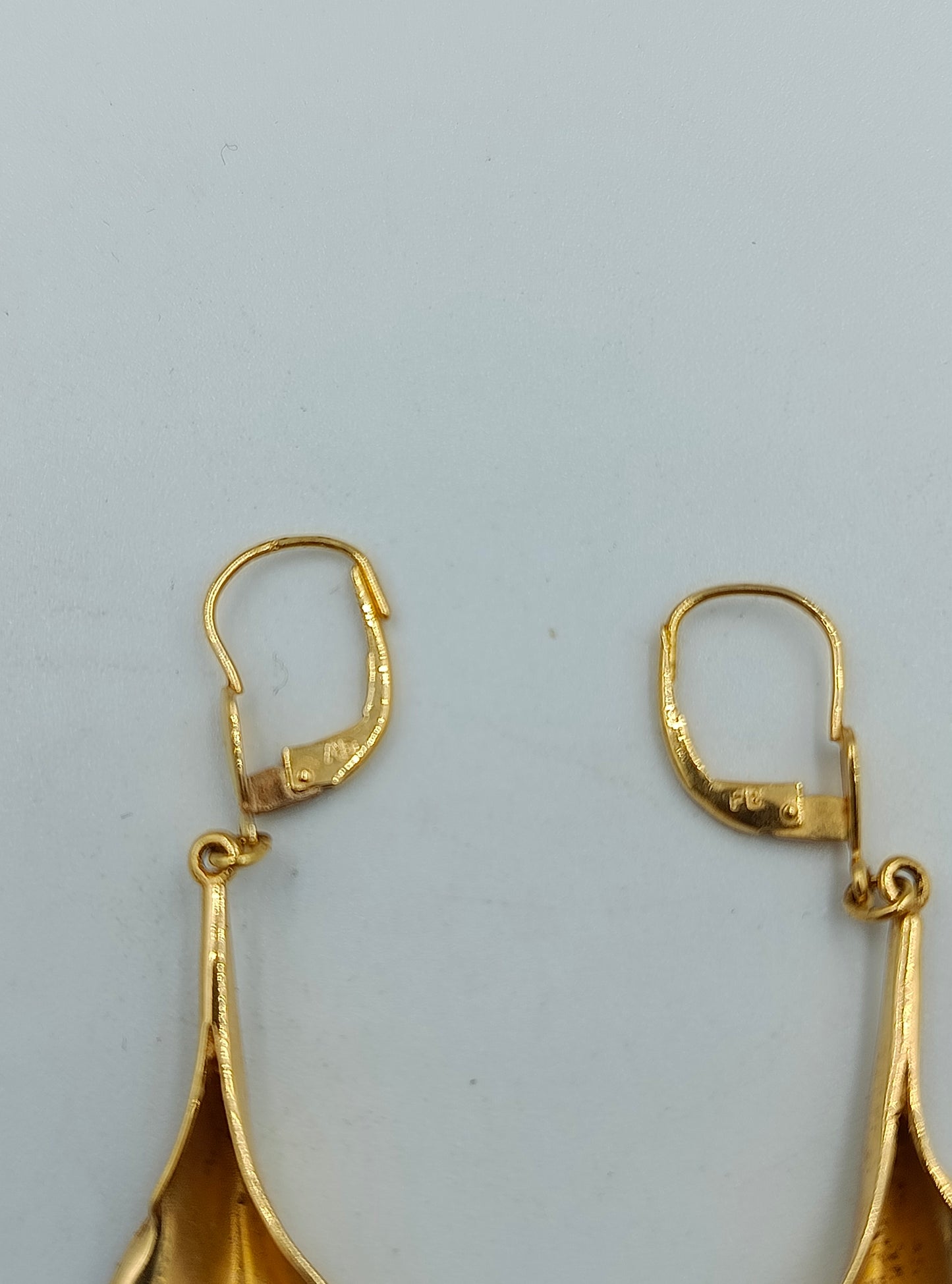 Vergoldete Vintage-Ohrringe – Tropfenform