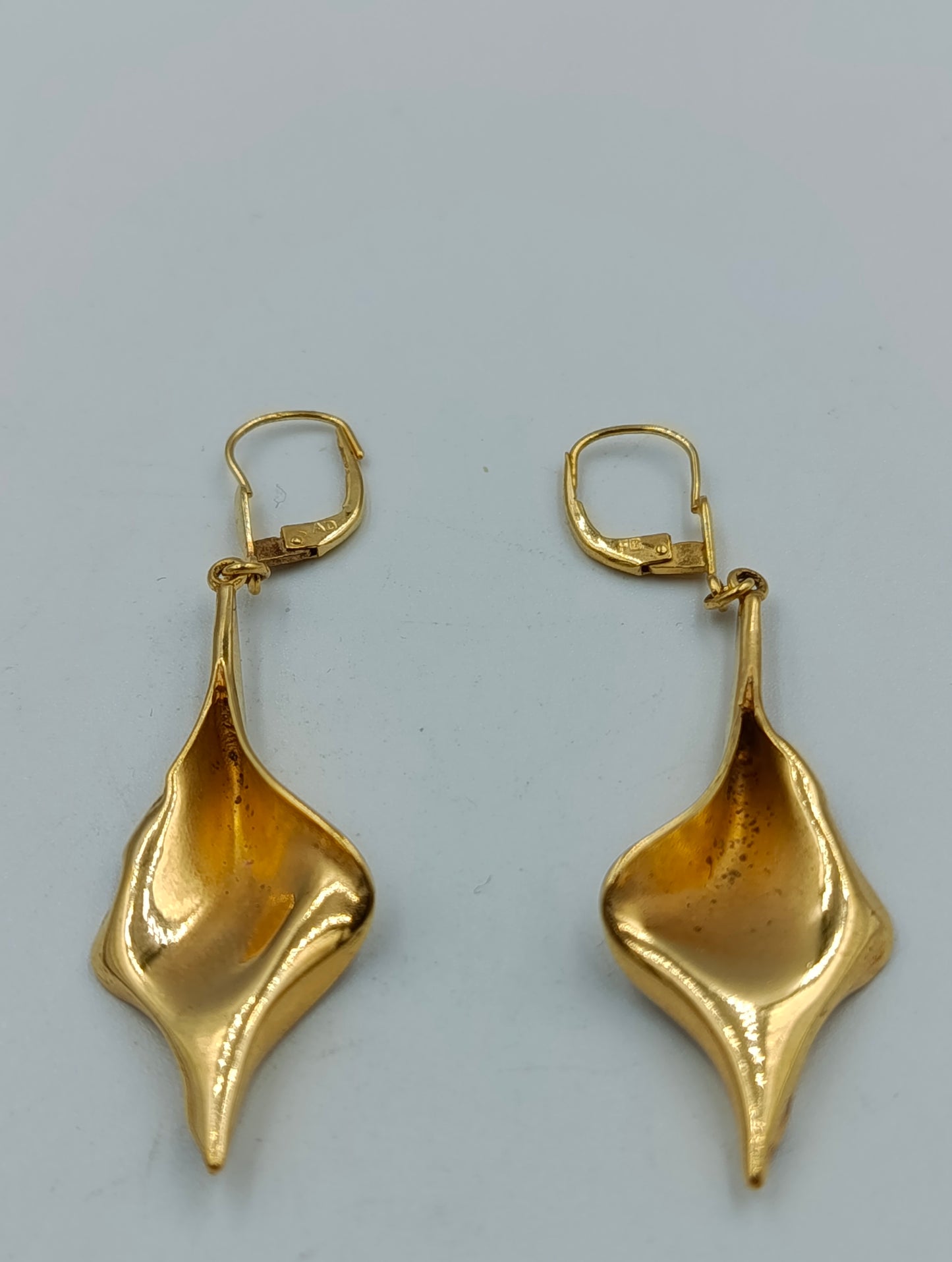 Vergoldete Vintage-Ohrringe – Tropfenform