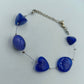 Armband mit blauen Kunststeinen