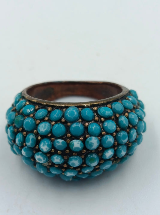 Damenring mit türkisfarbenen Cabochons