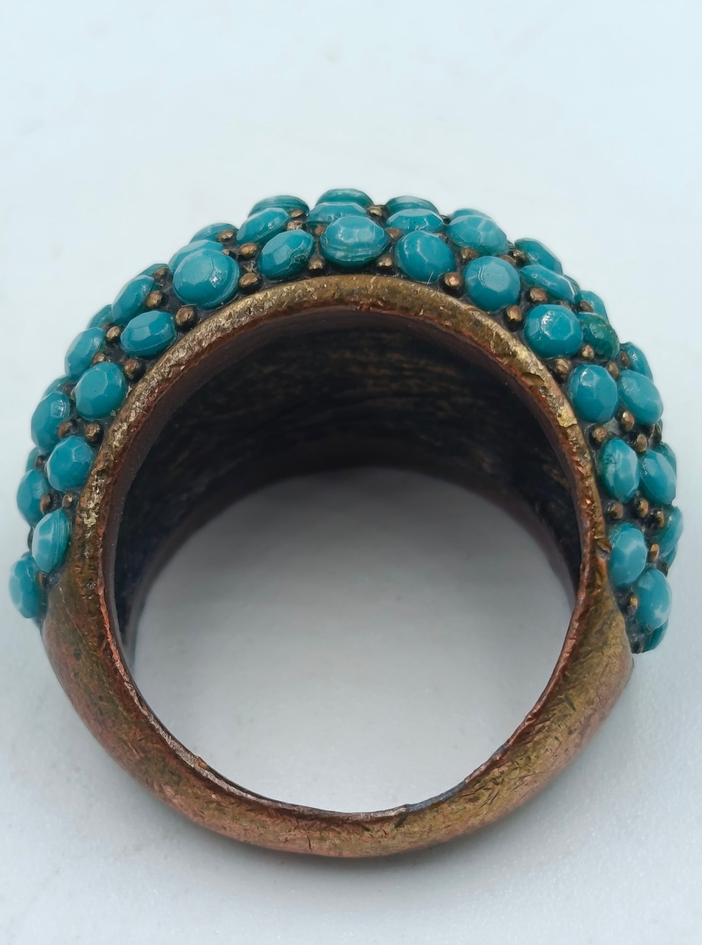 Damenring mit türkisfarbenen Cabochons